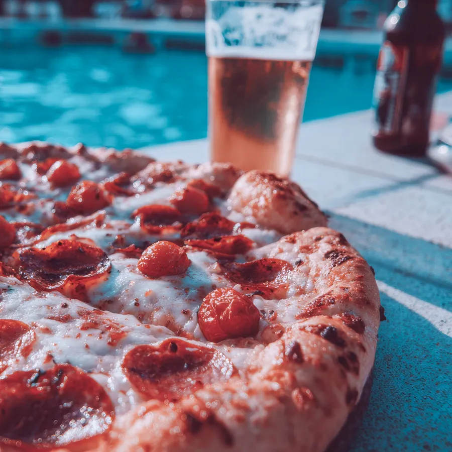 Aperitivo in piscina